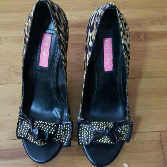 Betsey Johnson  leopard stiletto pumps - Picture 3 of 5